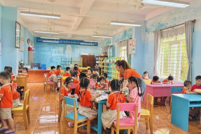 Liên đội Trường Tiểu học Sông Vệ hân hoan chào đón các bé Đồ Rê Mí đến tham quan